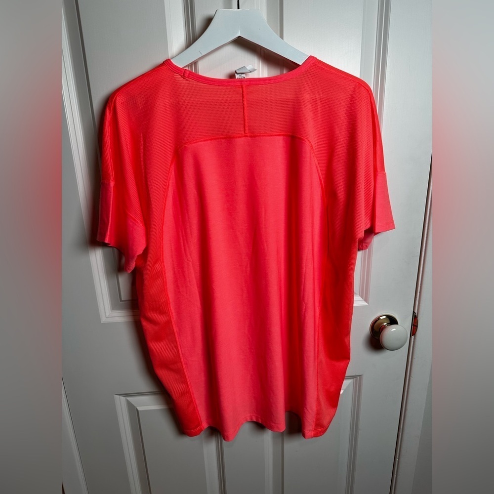 Under Armour Vibrant Coral Short Sleeve Tee - Picture 4 of 5